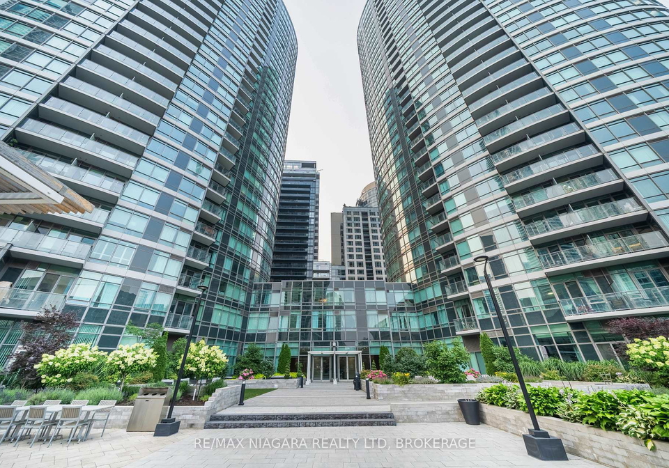 361-front-street-w-toronto-toronto-ontario-c13583300