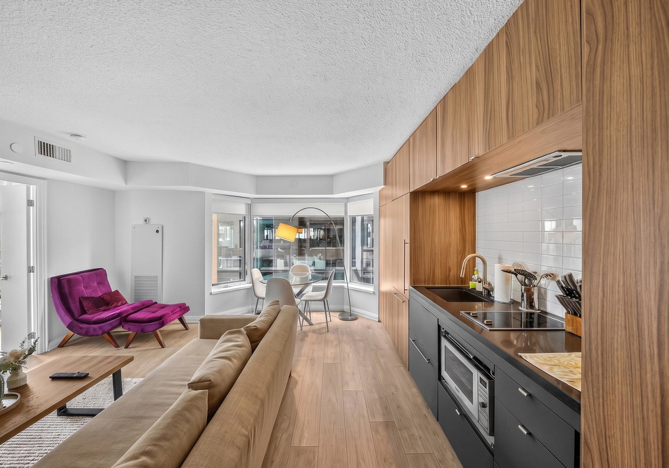 155-yorkville-avenue-toronto-toronto-ontario-c13584112