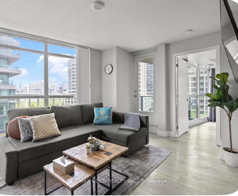 215-fort-york-boulevard-toronto-toronto-ontario-c13585430