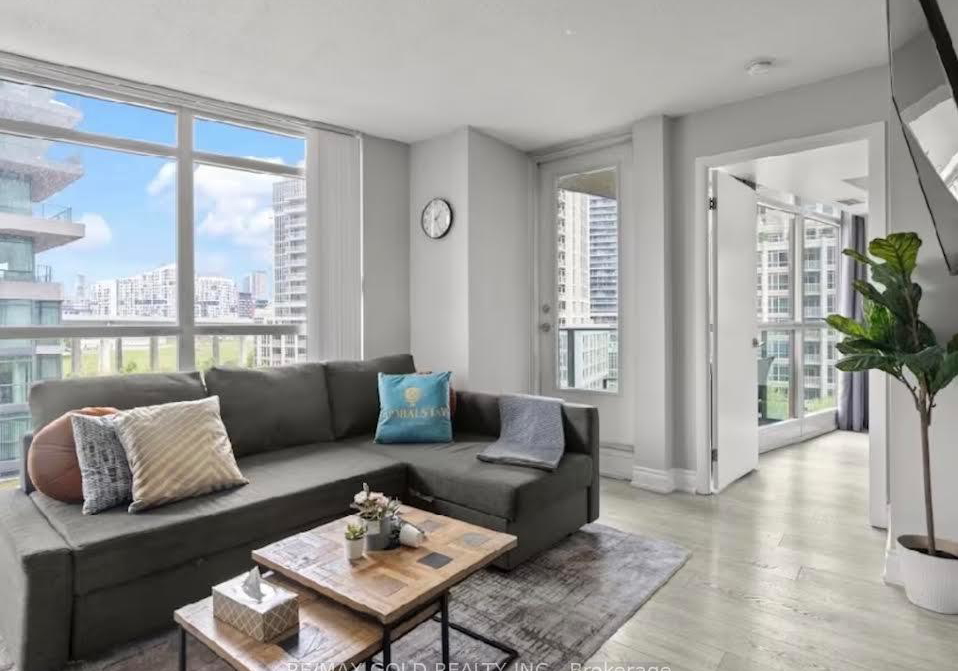 215-fort-york-boulevard-toronto-toronto-ontario-c13585430