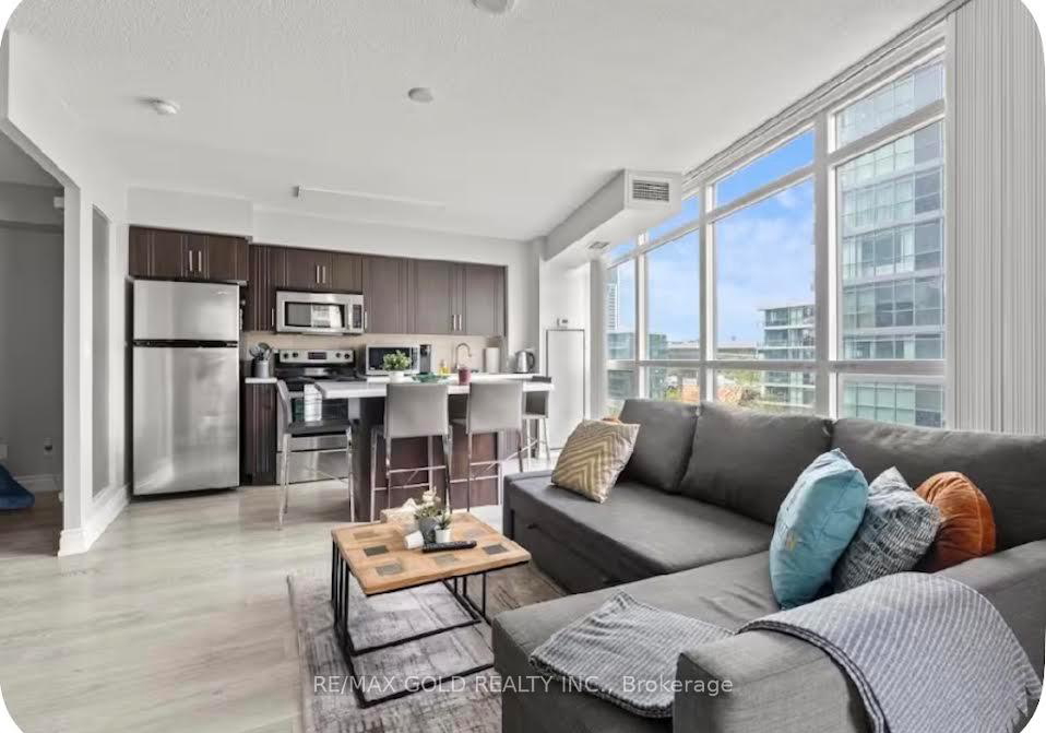 215-fort-york-boulevard-toronto-toronto-ontario-c13585430