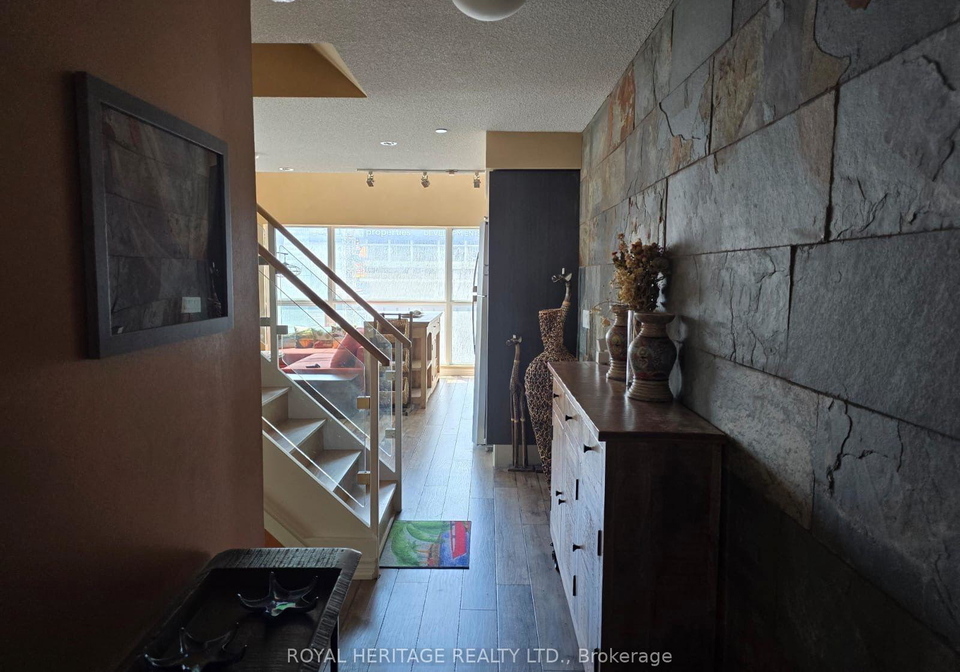 386-yonge-street-toronto-toronto-ontario-c13585446