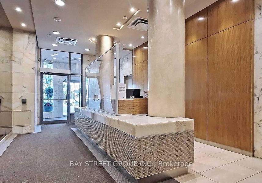 736-spadina-avenue-toronto-toronto-ontario-c13586382