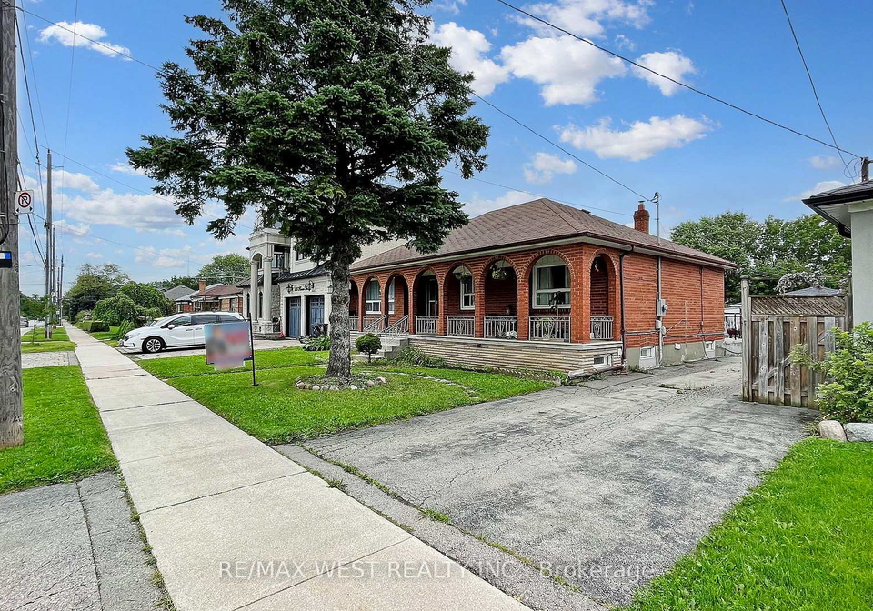 139-ranee-avenue-toronto-toronto-ontario-c13586520