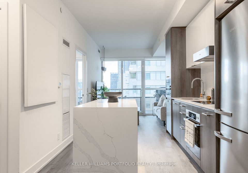 11-lillian-street-toronto-toronto-ontario-c13587112