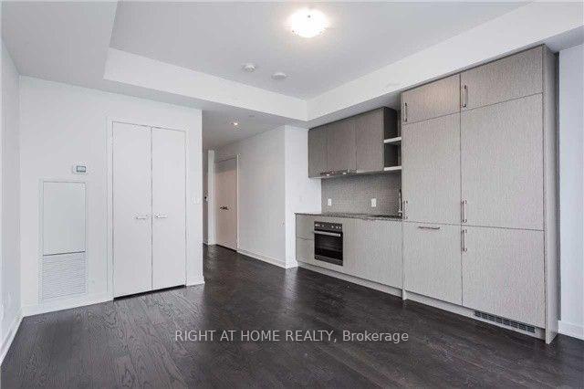 100-harbour-street-toronto-toronto-ontario-c13587872