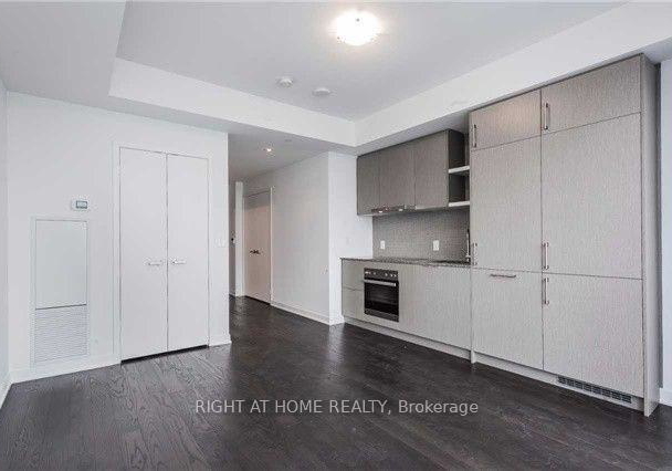 100-harbour-street-toronto-toronto-ontario-c13587872