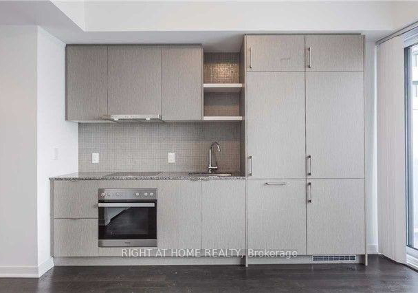 100-harbour-street-toronto-toronto-ontario-c13587872