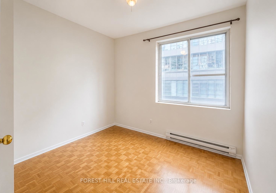 126-dundas-street-e-toronto-toronto-ontario-c13587974