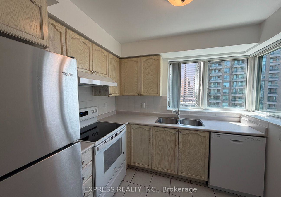 29-pemberton-avenue-toronto-north-york-ontario-c13588596