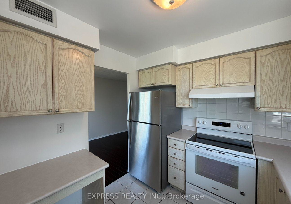 29-pemberton-avenue-toronto-north-york-ontario-c13588596