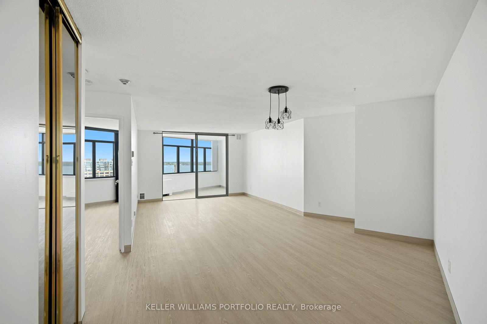 250-queens-quay-w-toronto-toronto-ontario-c13588686