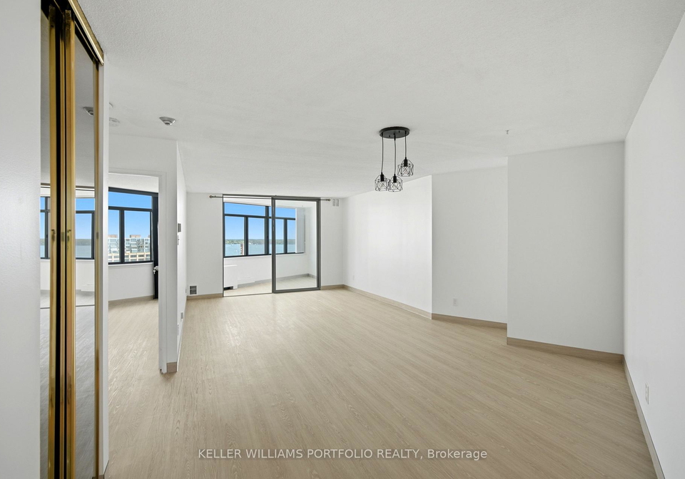 250-queens-quay-w-toronto-toronto-ontario-c13588686