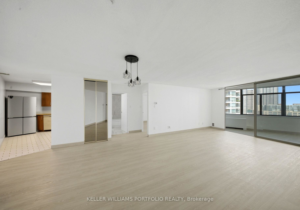 250-queens-quay-w-toronto-toronto-ontario-c13588686