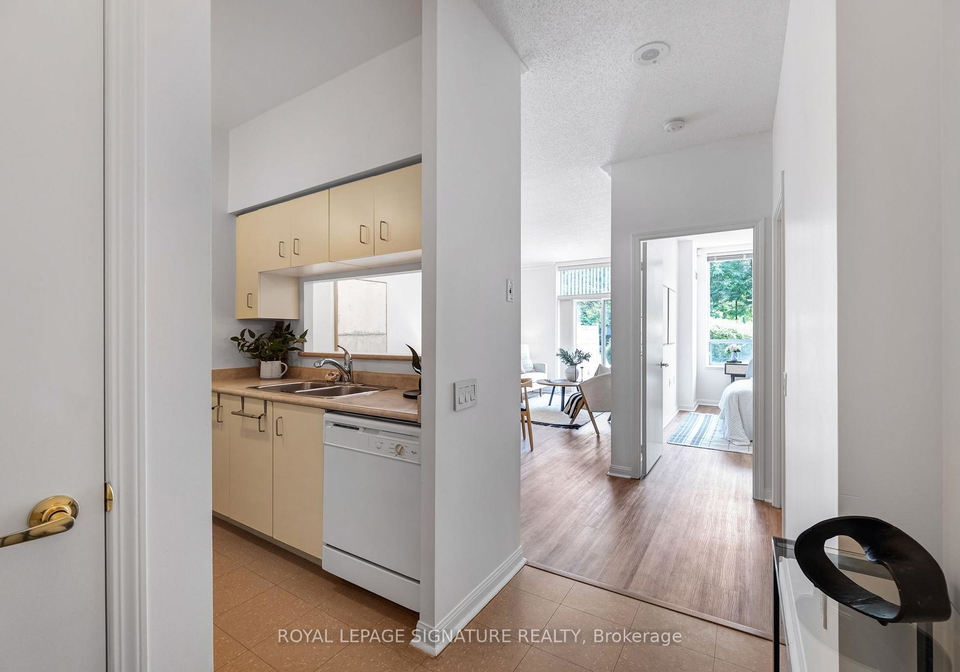 650-lawrence-avenue-w-toronto-toronto-ontario-c13589620