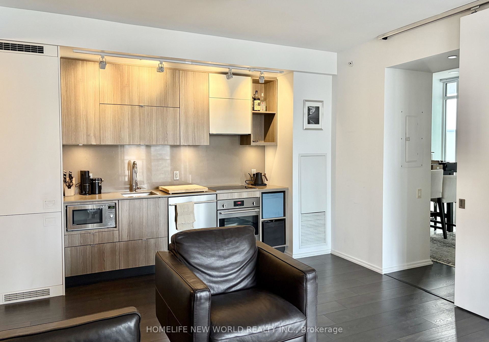 125-peter-st-street-toronto-toronto-ontario-c13590414