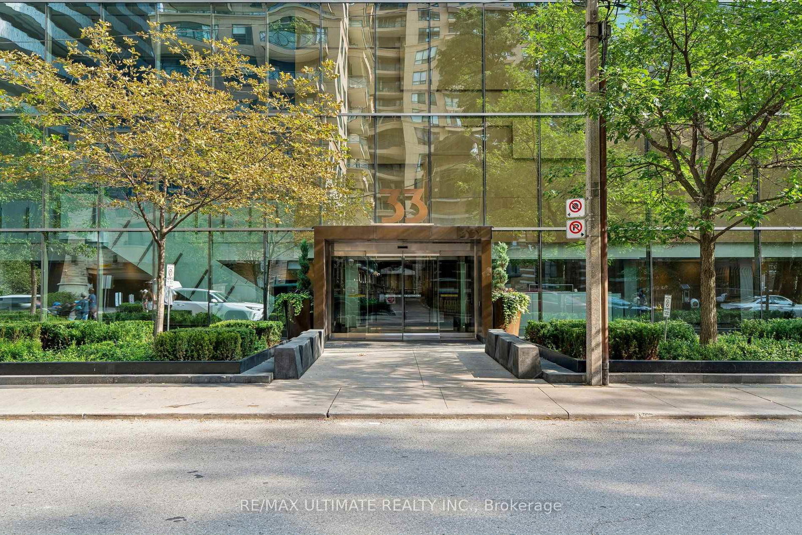 33-charles-street-e-toronto-toronto-ontario-c13590476