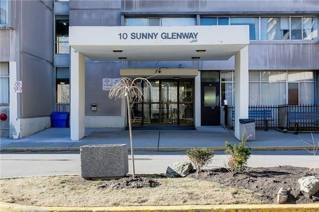 10-sunny-glenway-toronto-east-york-ontario-c13590810