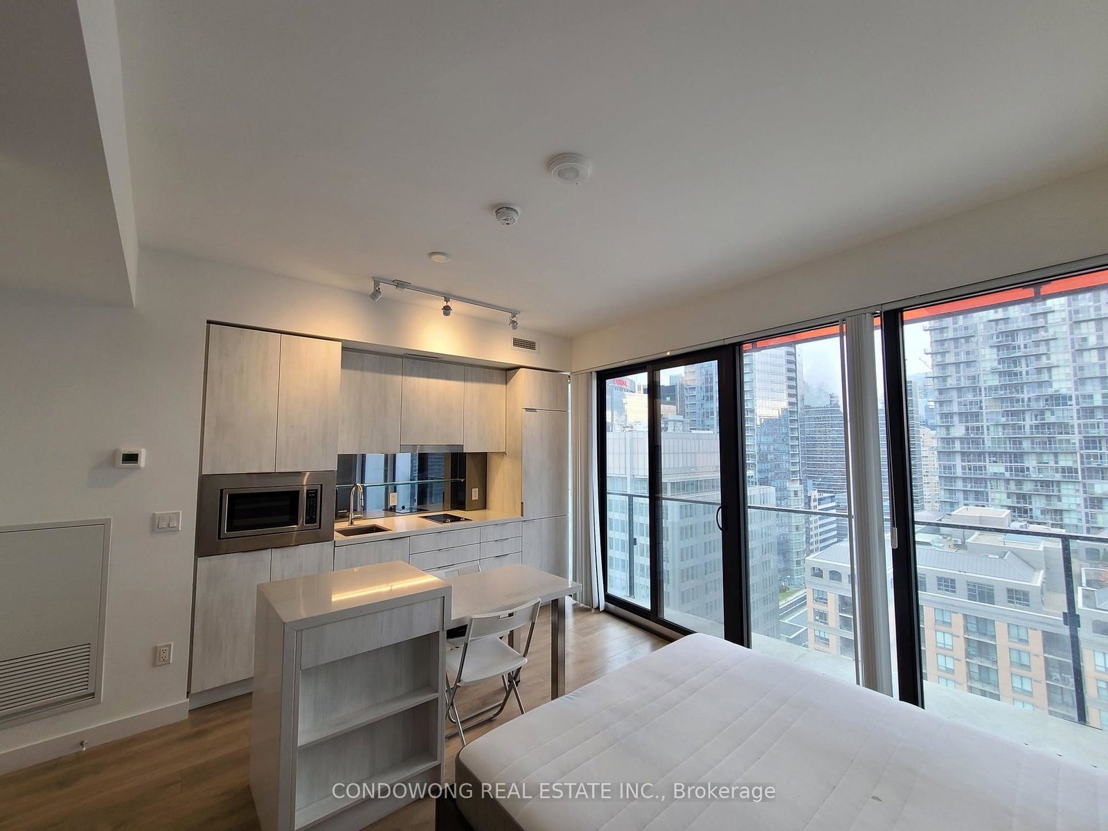 215-queen-street-w-toronto-toronto-ontario-c13590868