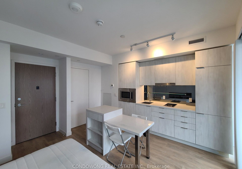 215-queen-street-w-toronto-toronto-ontario-c13590868