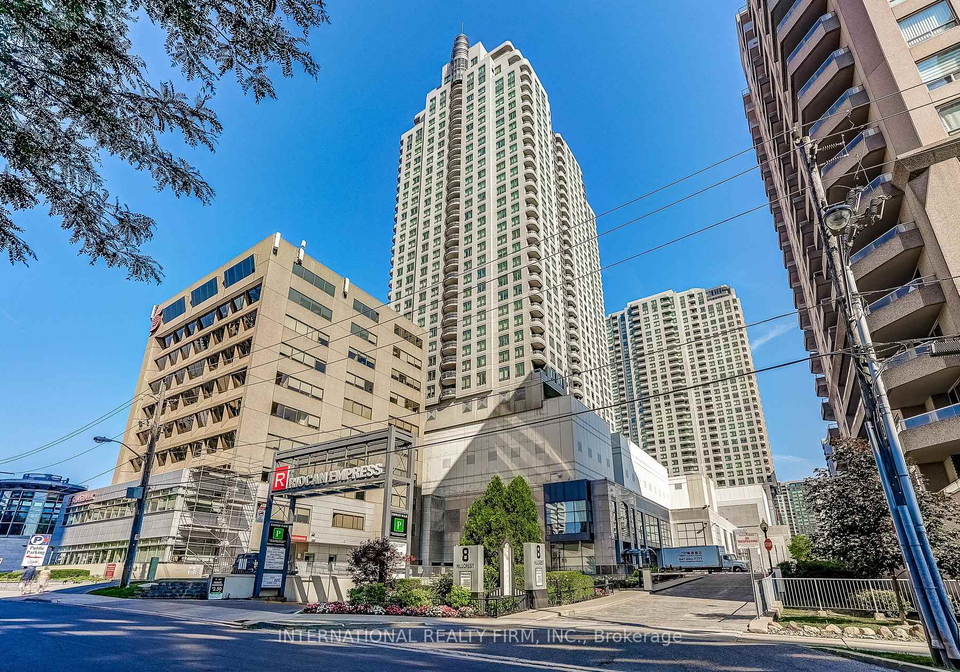 8-hillcrest-avenue-toronto-north-york-ontario-c13591280