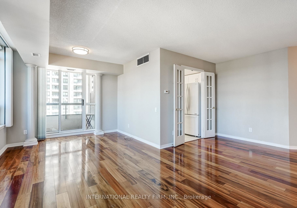 8-hillcrest-avenue-toronto-north-york-ontario-c13591280