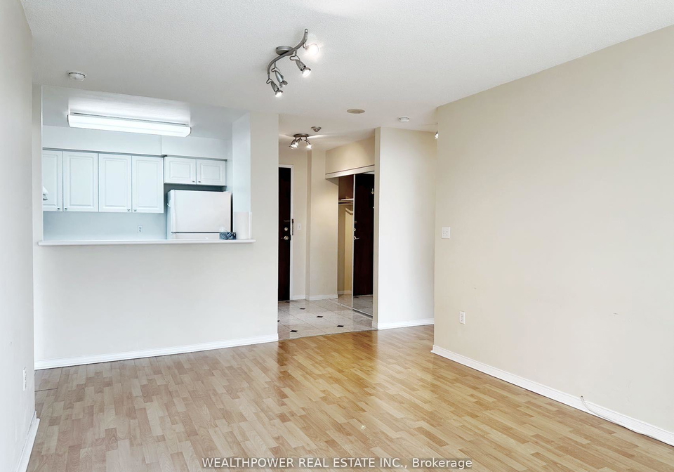 8-pemberton-avenue-toronto-north-york-ontario-c13591424