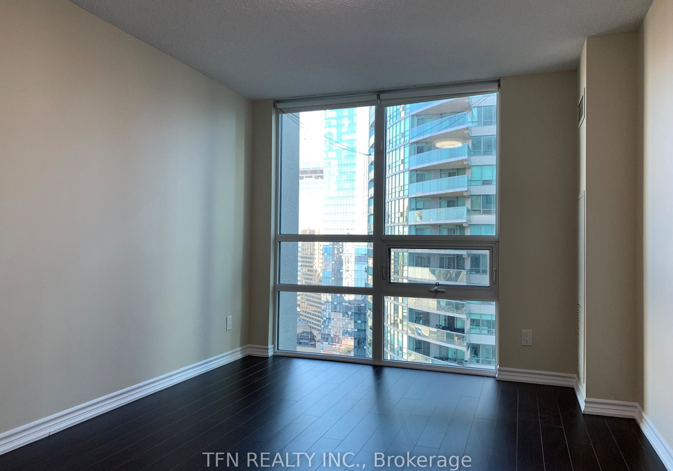 19-grand-trunk-crescent-toronto-toronto-ontario-c13591448