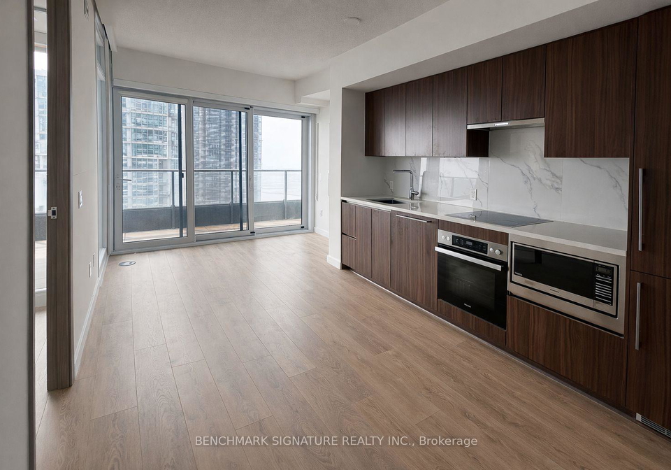 1-concord-cityplace-way-toronto-toronto-ontario-c13591510