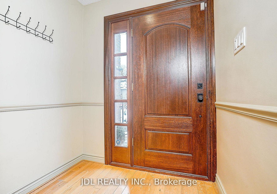 87-munro-boulevard-toronto-north-york-ontario-c13591566