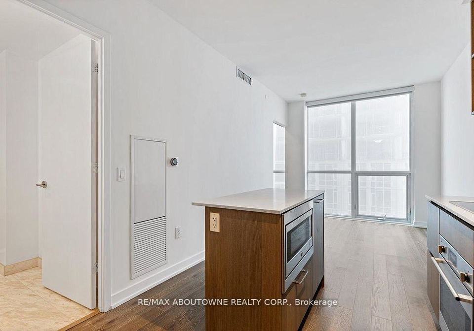 1-yorkville-avenue-toronto-toronto-ontario-c13592318