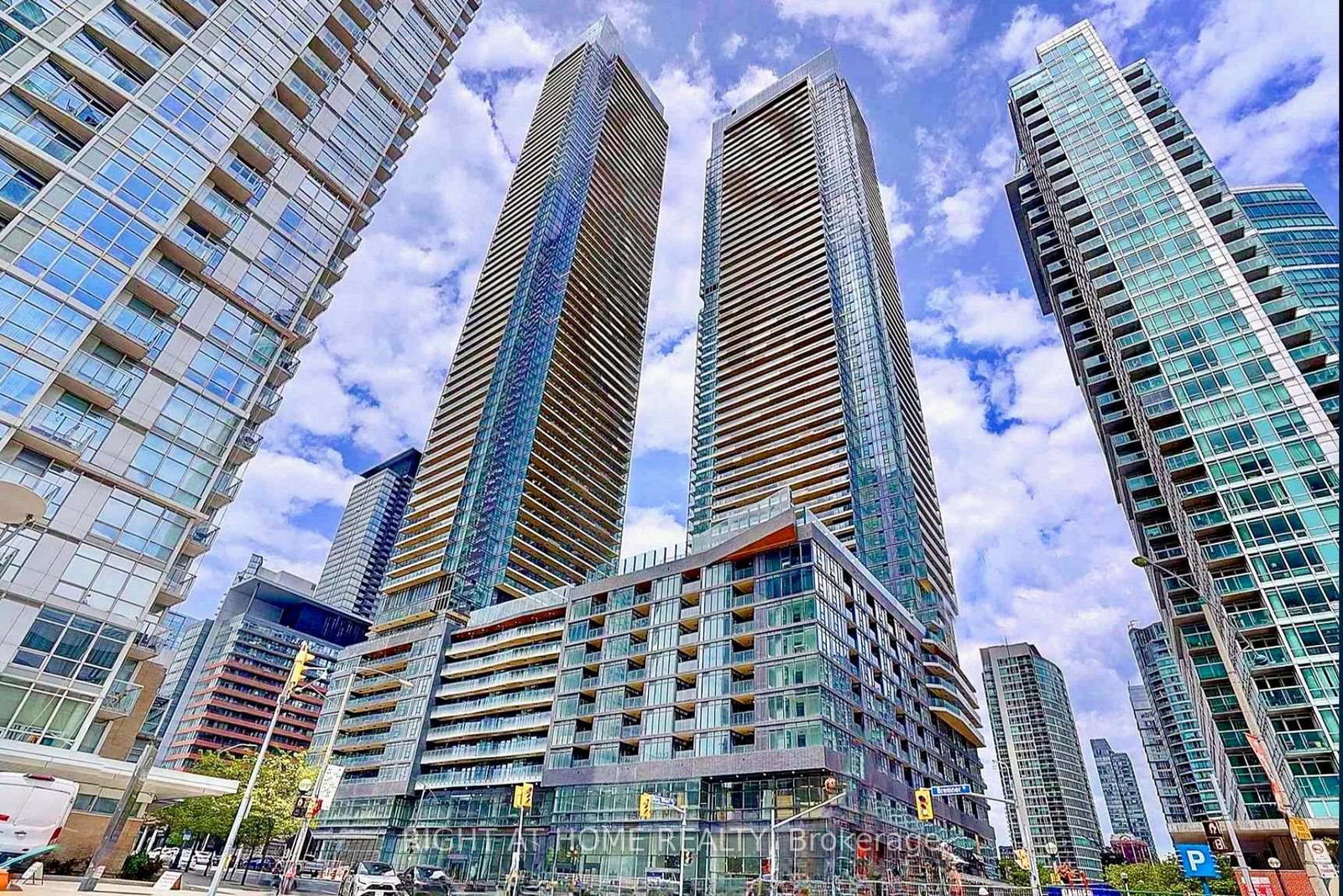 3-concord-cityplace-way-toronto-toronto-ontario-c13593032