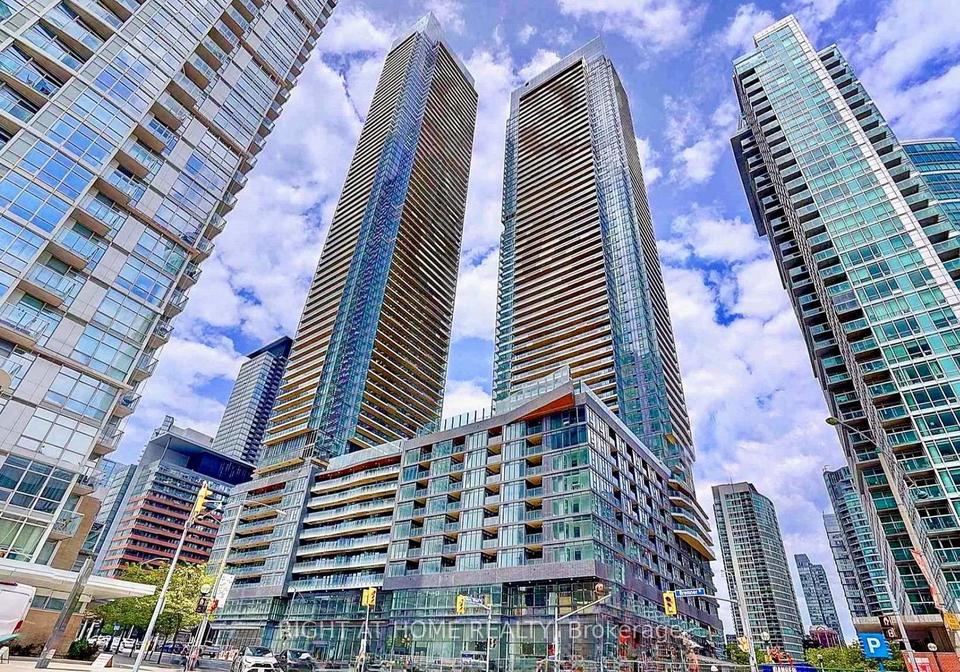 3-concord-cityplace-way-toronto-toronto-ontario-c13593032