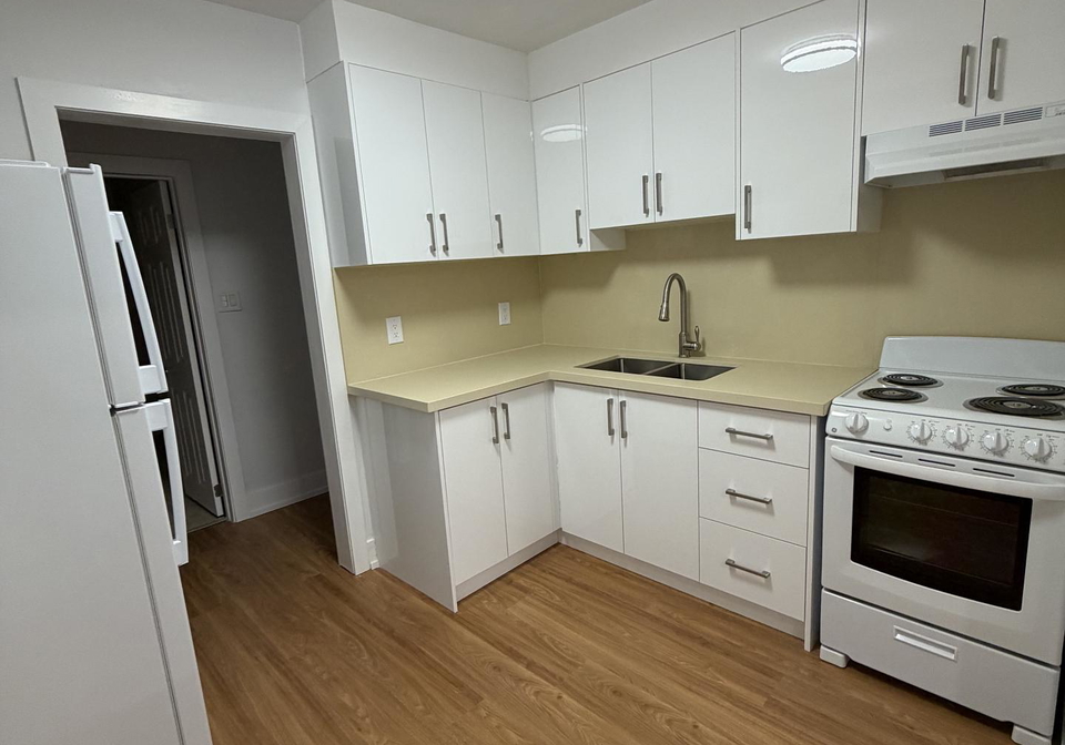 3877-bathurst-street-toronto-toronto-ontario-c13595070