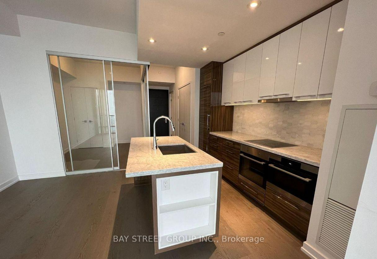 488-university-avenue-toronto-toronto-ontario-c13595876