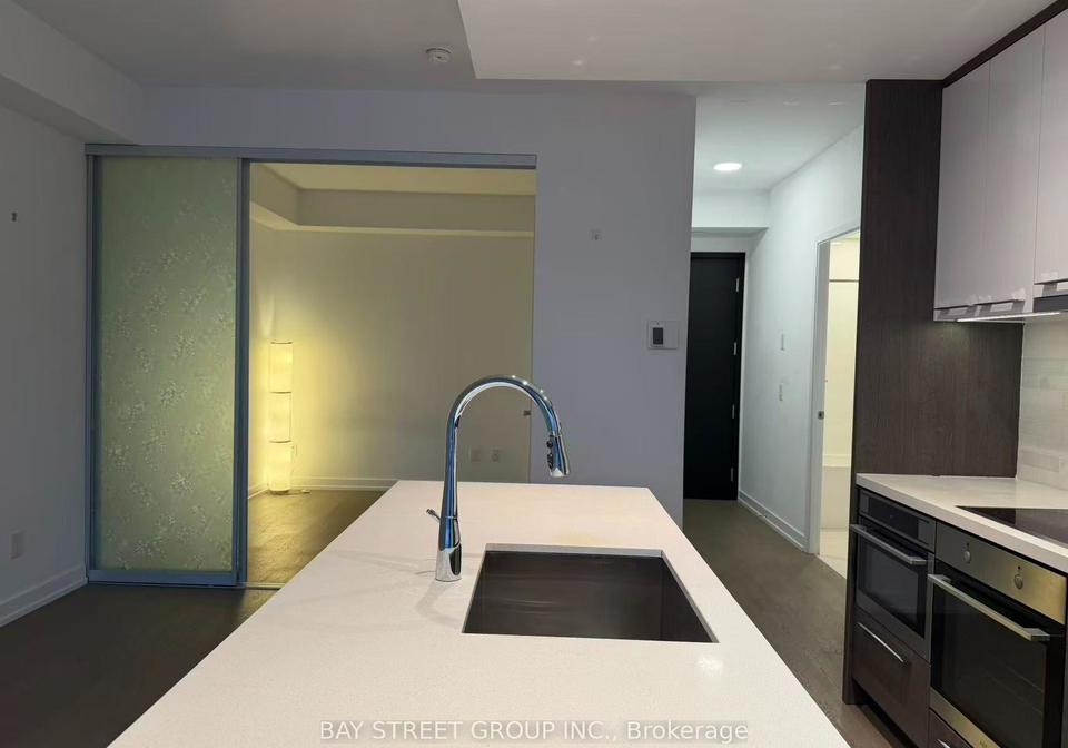 488-university-avenue-toronto-toronto-ontario-c13595876