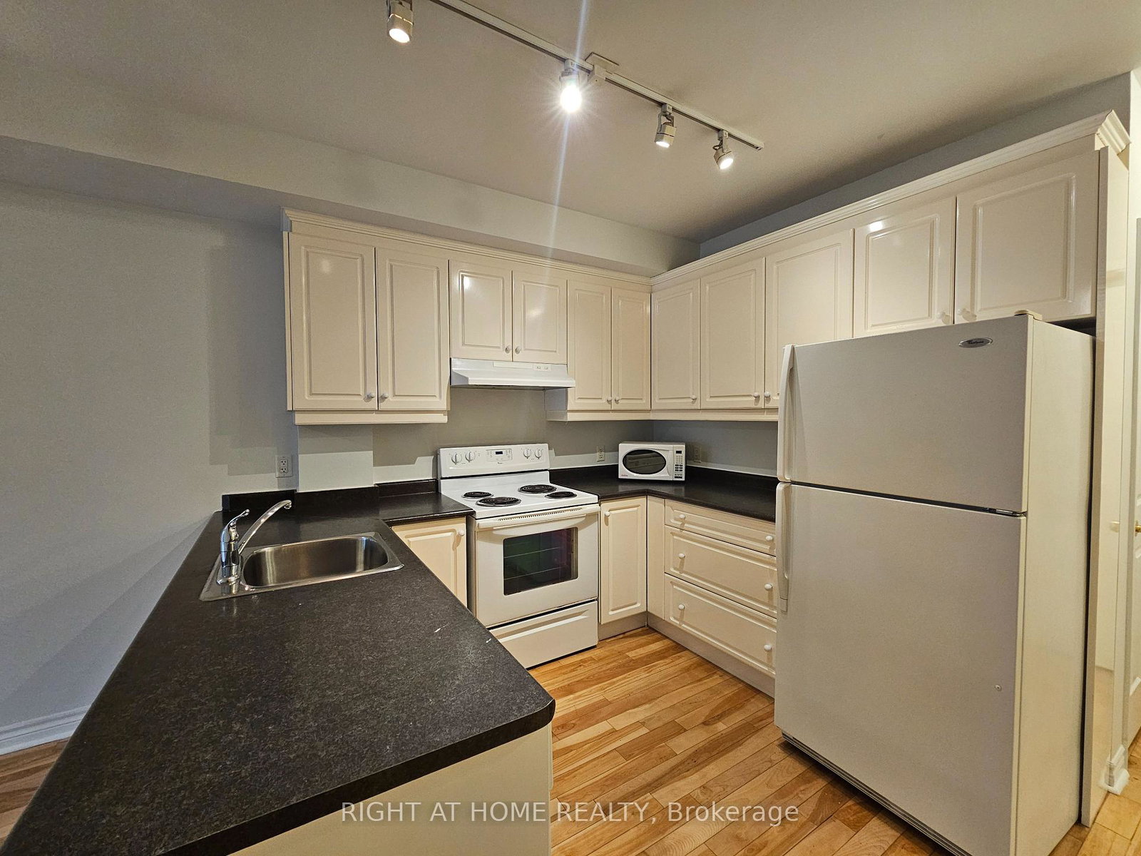 648a-yonge-street-toronto-toronto-ontario-c13595982