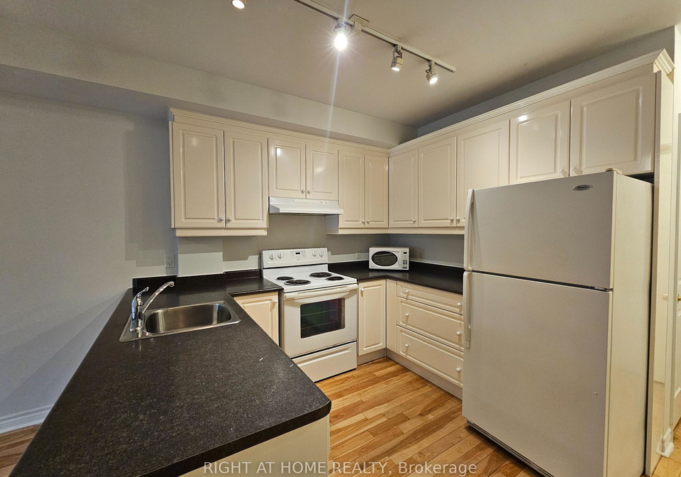648a-yonge-street-toronto-toronto-ontario-c13595982