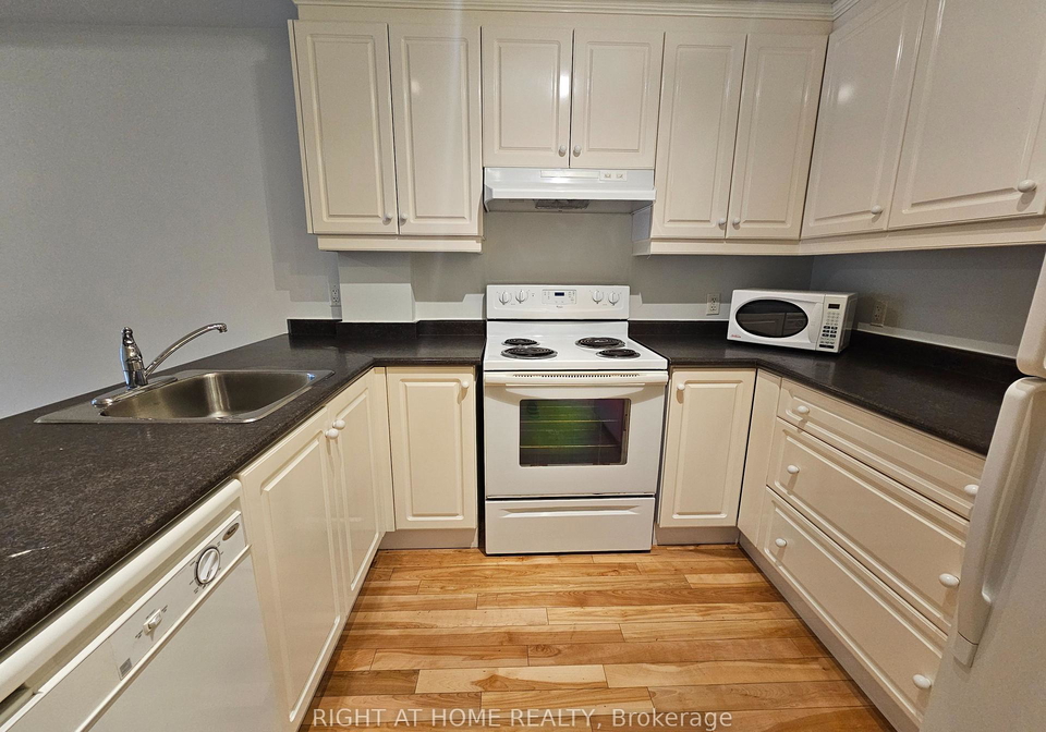 648a-yonge-street-toronto-toronto-ontario-c13595982