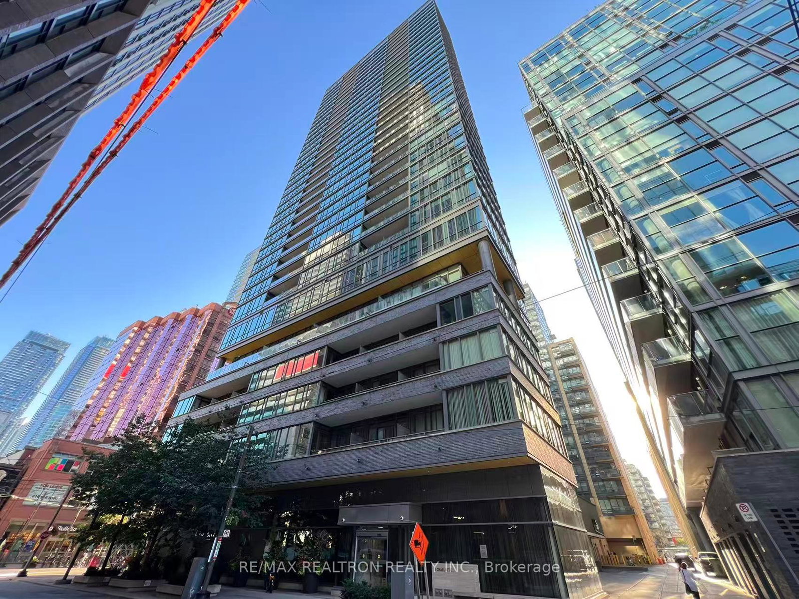 8-charlotte-street-toronto-toronto-ontario-c13596108