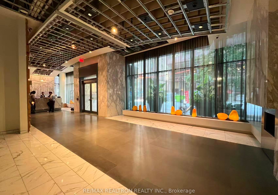 8-charlotte-street-toronto-toronto-ontario-c13596108