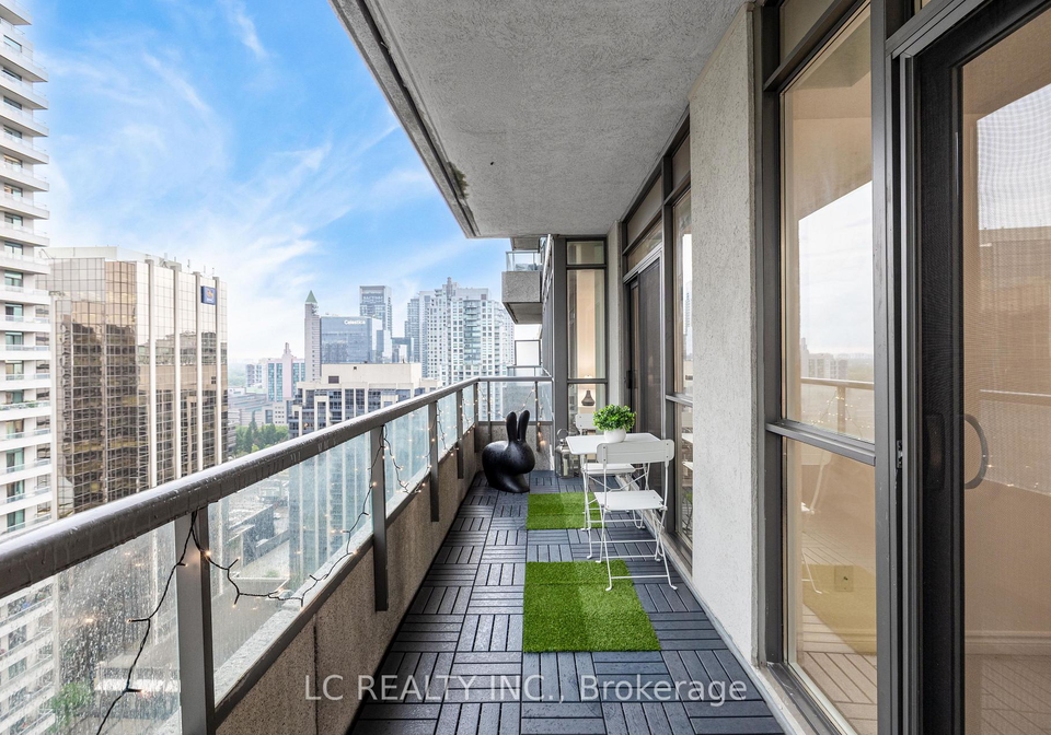35-hollywood-avenue-toronto-north-york-ontario-c13596134