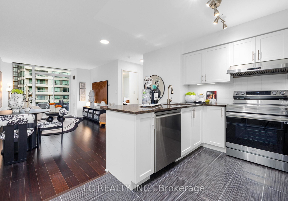 35-hollywood-avenue-toronto-north-york-ontario-c13596134