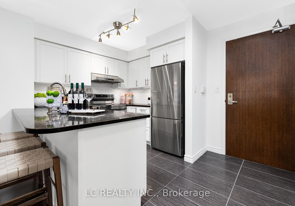 35-hollywood-avenue-toronto-north-york-ontario-c13596134