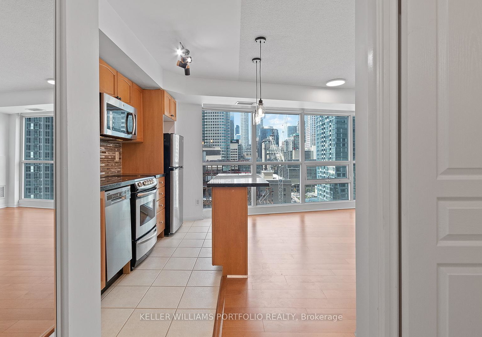 18-yonge-street-toronto-toronto-ontario-c13596808