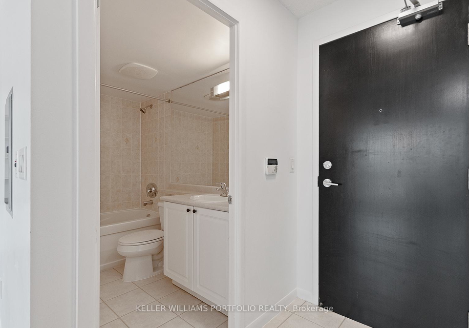 18-yonge-street-toronto-toronto-ontario-c13596808