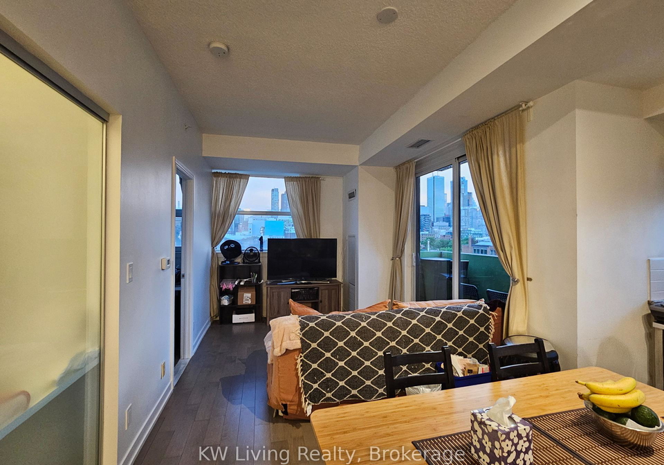 10-willison-square-toronto-toronto-ontario-c13597278