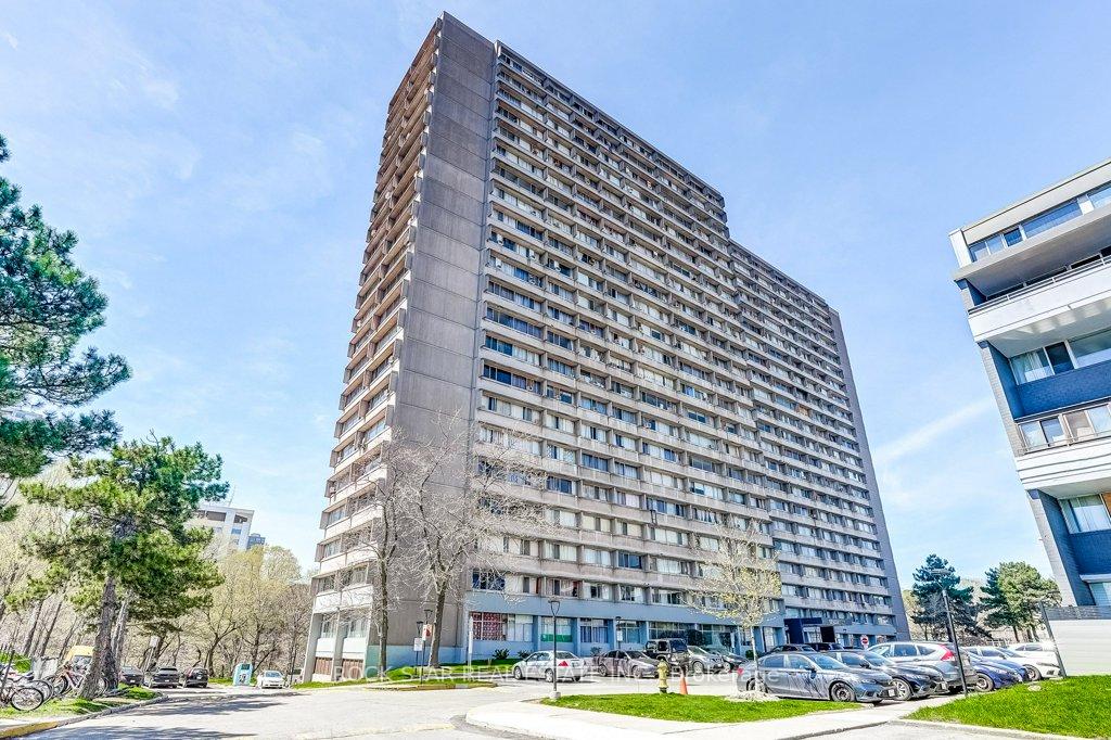 10-sunny-glenway-toronto-east-york-ontario-c13597902