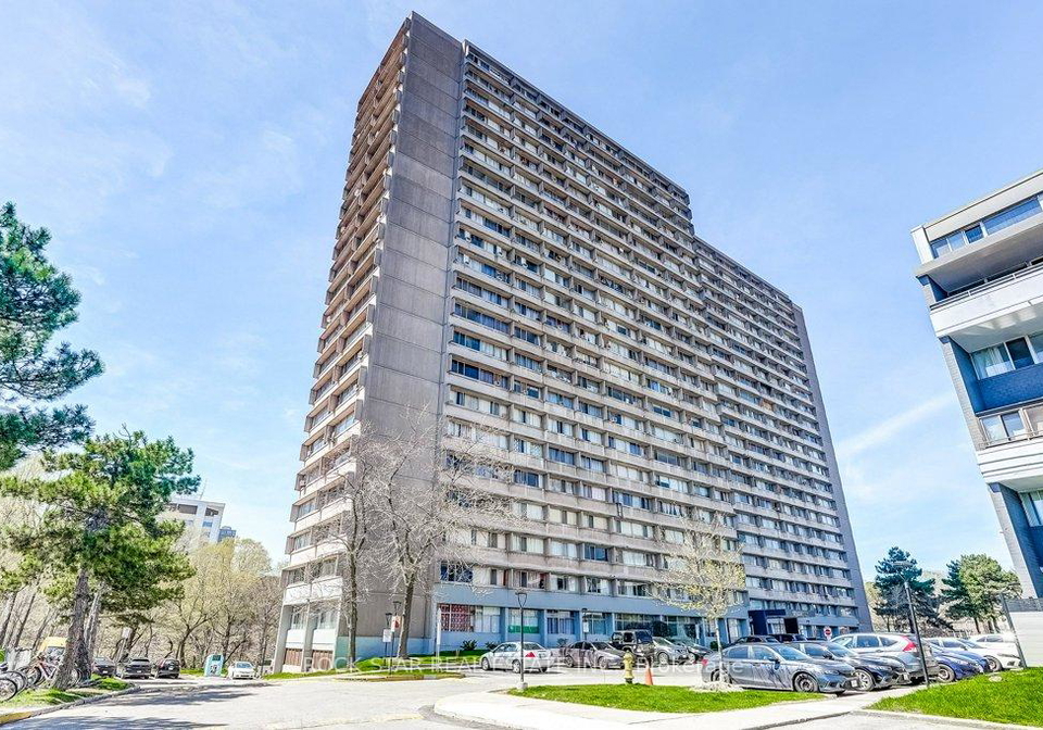 10-sunny-glenway-toronto-east-york-ontario-c13597902