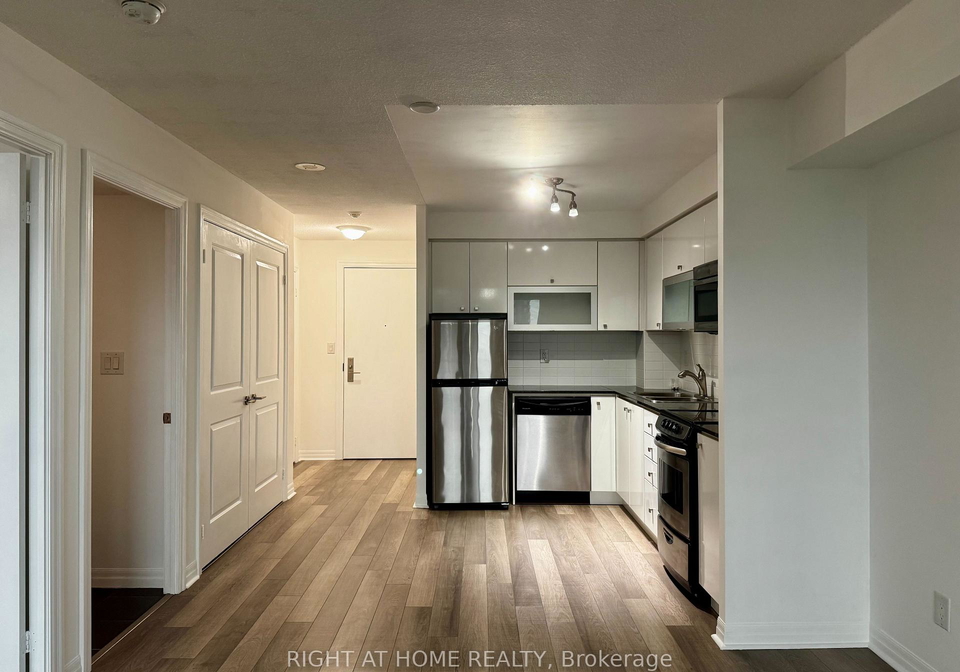 2015-sheppard-avenue-e-toronto-north-york-ontario-c13597960
